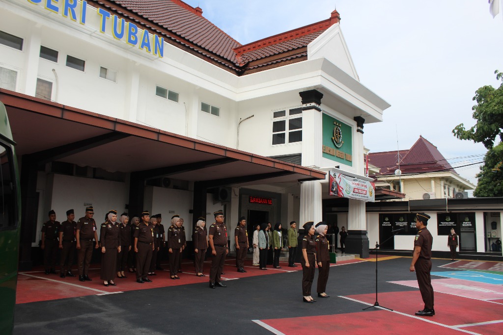 Kasi Pidum Kejari Tuban Pimpin Apel Senin Pagi